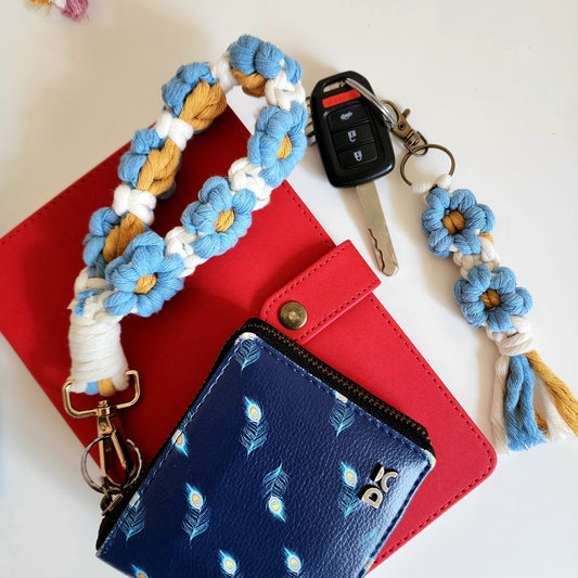 Macrame Daisy Flowers Wristlet & Keychain Set